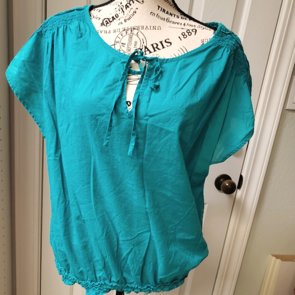 XL women's blouse beuyiful detail